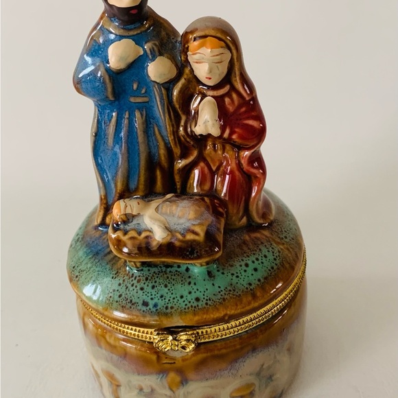 Christmas Nativity Trinket Box Jesus Mary And Joseph - Picture 1 of 9